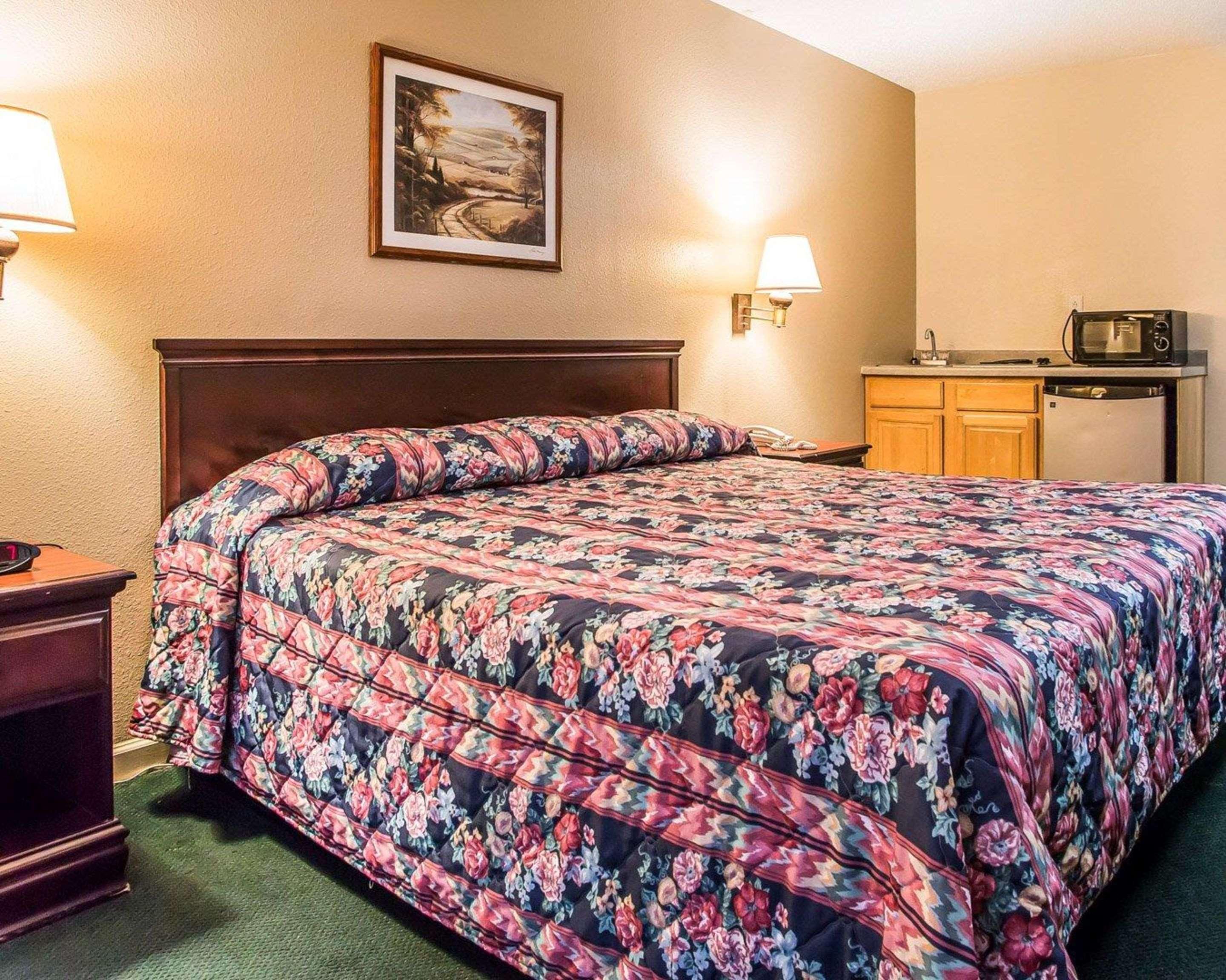 Econo Lodge Inn & Suites Granite City Exterior photo