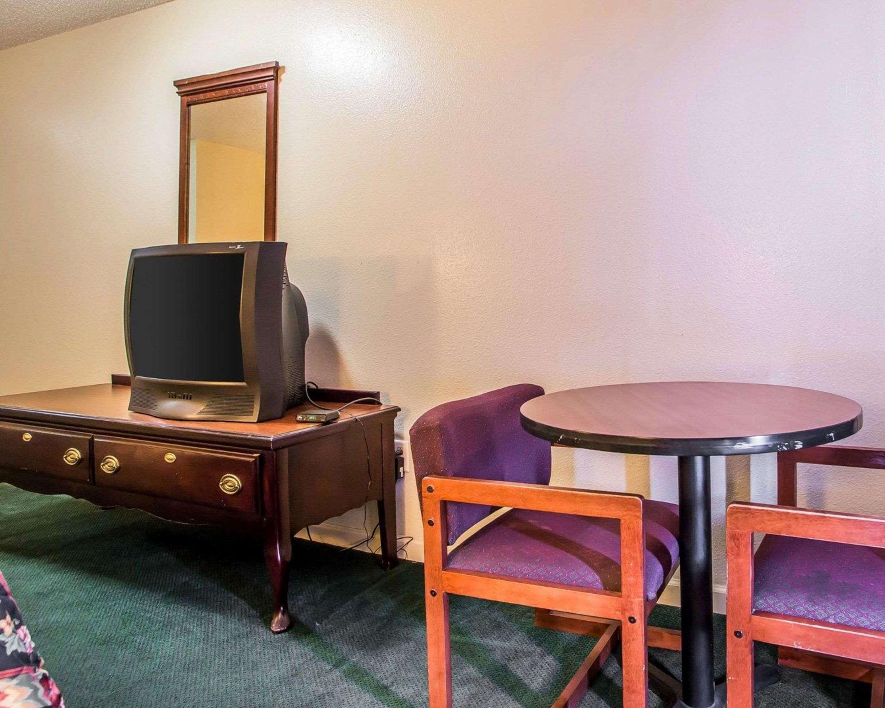 Econo Lodge Inn & Suites Granite City Exterior photo