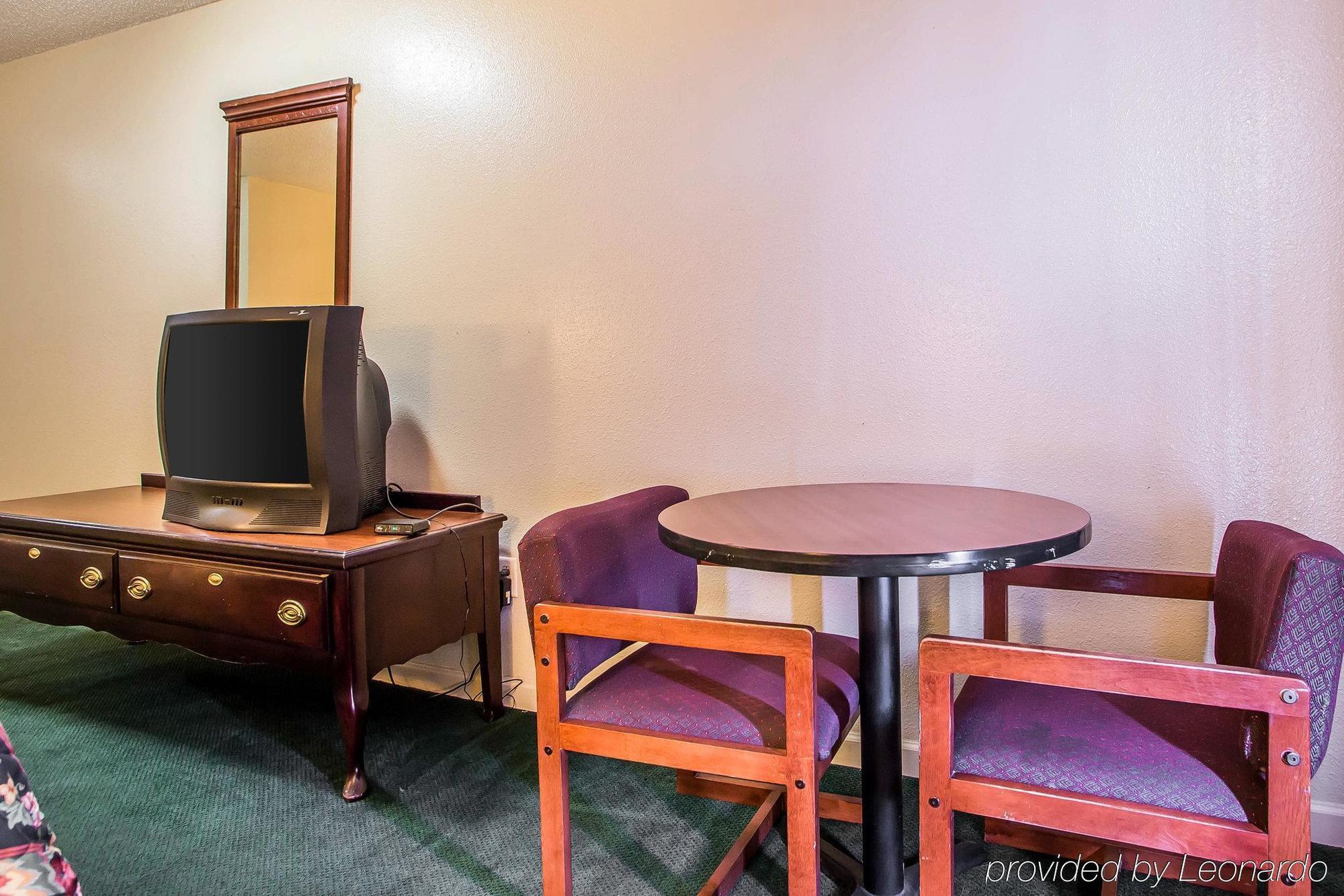 Econo Lodge Inn & Suites Granite City Exterior photo